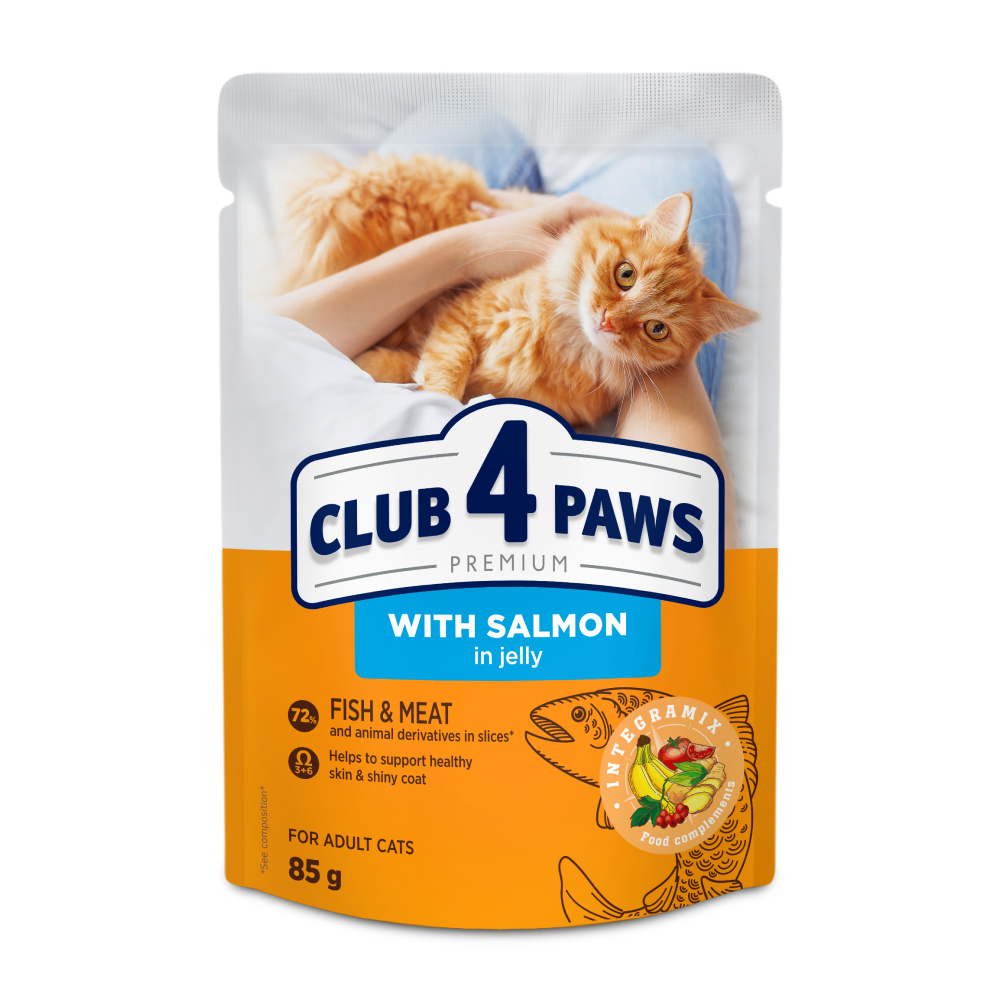 Club 4 Paws Premium wet cat food pouches in chicken, beef and salmon jelly varieties